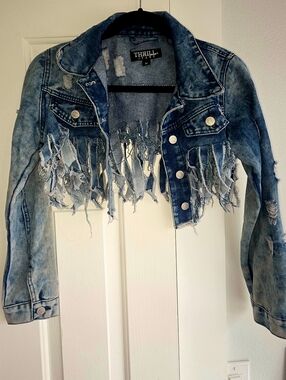THRILL Denim Distressed Cropped Jacket in Light Blue